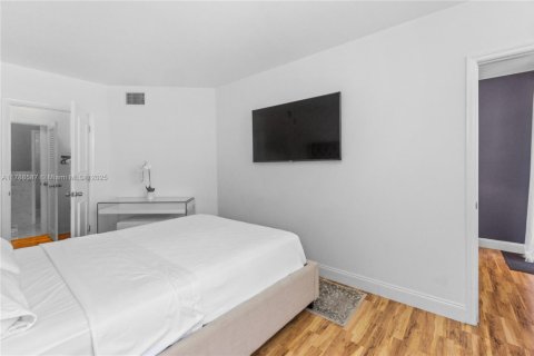 Condominio en alquiler en Miami Beach, Florida, 47.84 m2 № 1958885 - foto 11