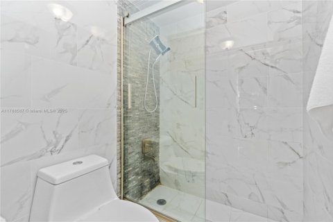Condominio en alquiler en Miami Beach, Florida, 47.84 m2 № 1958885 - foto 16