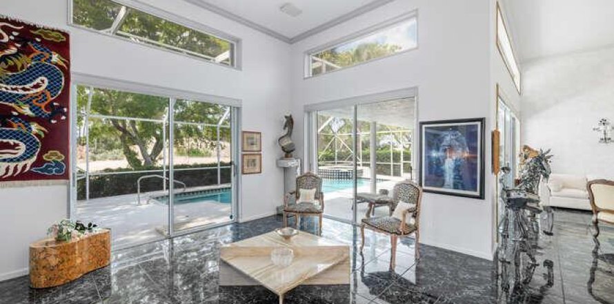 House in Lake Worth, Florida 3 bedrooms, 259.57 sq.m. № 1136570