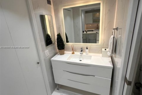Купить кондоминиум в Майами-Бич, Флорида 55.74м2, № 2088613 - фото 9