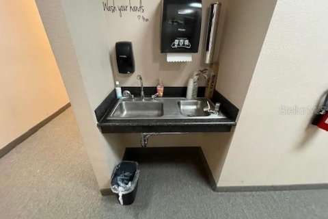 Commercial property in Oviedo, Florida 211.07 sq.m. № 1436264 - photo 18