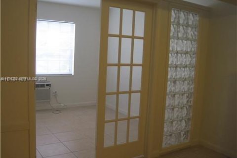 Copropriété à louer à Coral Gables, Floride: 37.9 m2 № 2036333 - photo 3