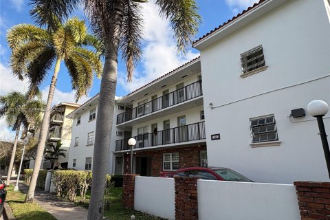 Студия в кондо в Корал-Гейблс, Флорида № 2036333