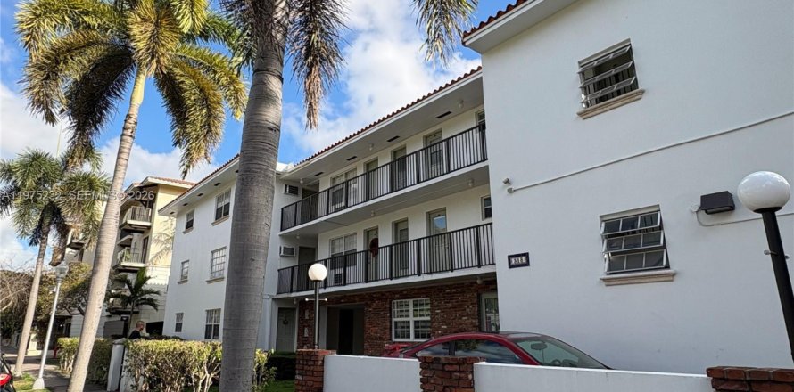 Studio à Condo à Coral Gables, Floride  № 2036333