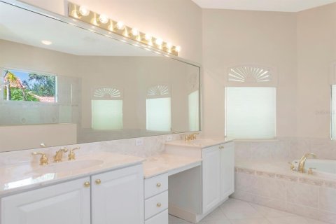 House in Parrish, Florida 3 bedrooms, 243.68 sq.m. № 2238632 - photo 22