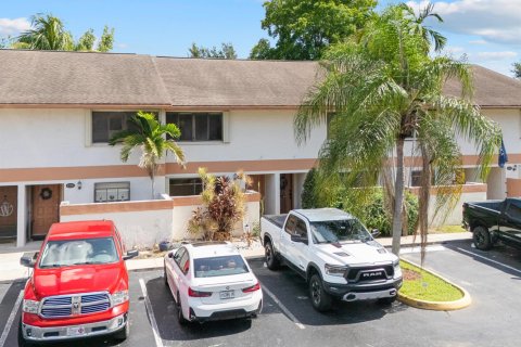 Townhouse in Davie, Florida 2 bedrooms, 123.37 sq.m. № 2253940 - photo 2