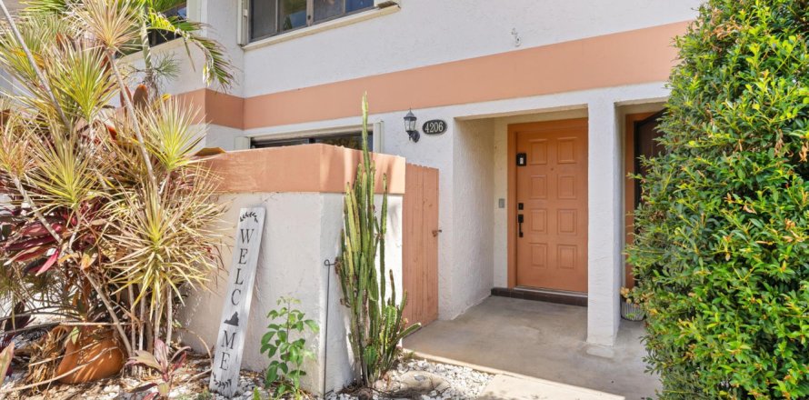 Townhouse in Davie, Florida 2 bedrooms, 123.37 sq.m. № 2253940