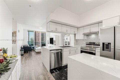 Condominio en venta en Miami, Florida, 3 dormitorios, 131.83 m2 № 1938466 - foto 3