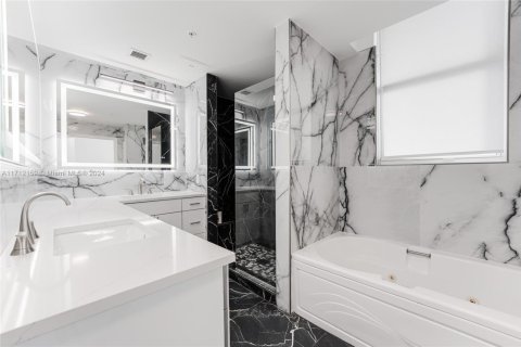 Copropriété à vendre à Miami, Floride: 3 chambres, 131.83 m2 № 1938466 - photo 21