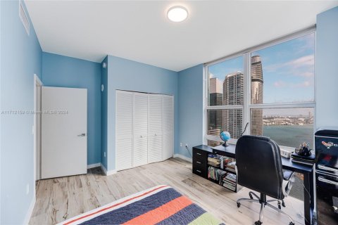 Condo in Miami, Florida, 3 bedrooms  № 1938466 - photo 13