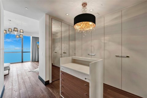 Condominio en venta en Sunny Isles Beach, Florida, 4 dormitorios, 428.19 m2 № 2018658 - foto 26