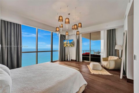 Condominio en venta en Sunny Isles Beach, Florida, 4 dormitorios, 428.19 m2 № 2018658 - foto 30