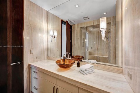 Condominio en venta en Sunny Isles Beach, Florida, 4 dormitorios, 428.19 m2 № 2018658 - foto 20