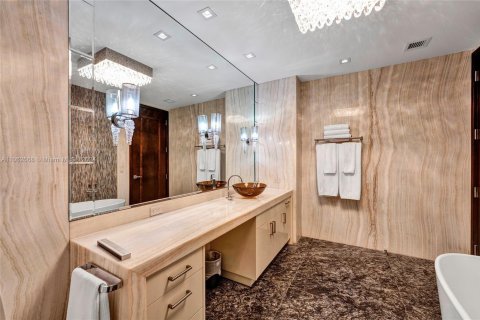 Condominio en venta en Sunny Isles Beach, Florida, 4 dormitorios, 428.19 m2 № 2018658 - foto 23
