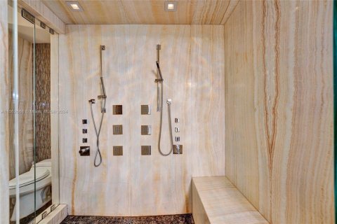 Condominio en venta en Sunny Isles Beach, Florida, 4 dormitorios, 428.19 m2 № 2018658 - foto 25