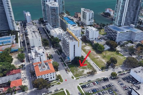Commercial property in Miami, Florida № 1820021 - photo 1
