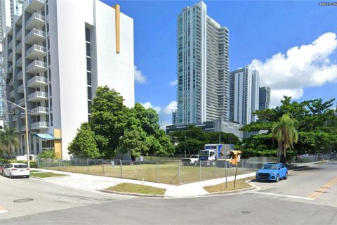 Commercial property in Miami, Florida № 1820021 - photo 2