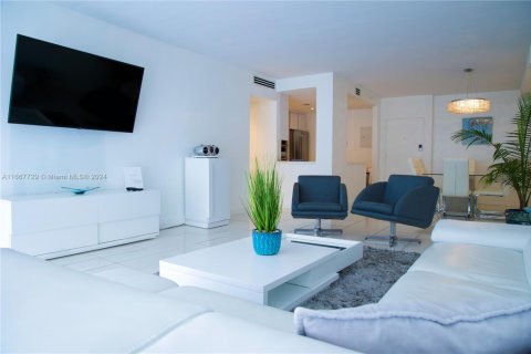 Condominio en alquiler en Miami Beach, Florida, 2 dormitorios, 118.91 m2 № 1980087 - foto 9