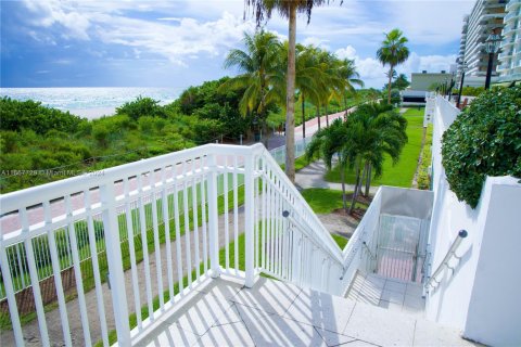 Condominio en alquiler en Miami Beach, Florida, 2 dormitorios, 118.91 m2 № 1980087 - foto 2