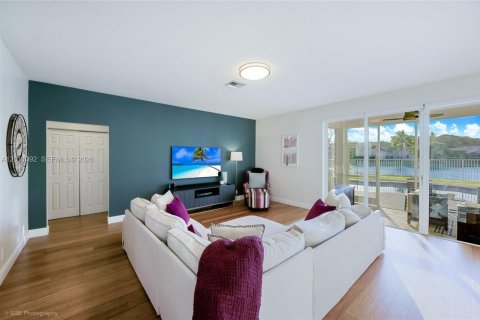 Villa ou maison à vendre à Weston, Floride: 5 chambres, 235.6 m2 № 2075057 - photo 5