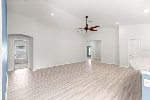 House in Ocala, Florida 4 bedrooms, 169.36 sq.m. № 2227695 - photo 15