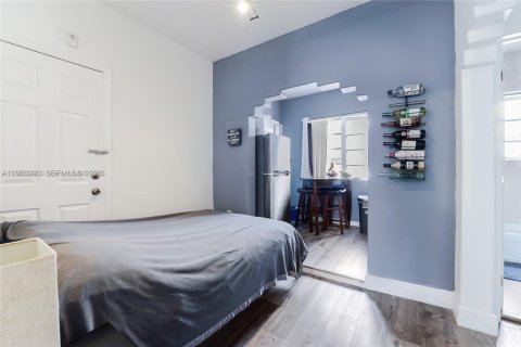 Condo in Miami Beach, Florida  № 2025397 - photo 4