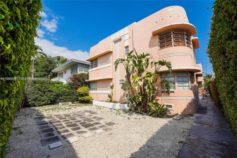 Condo in Miami Beach, Florida  № 2025397 - photo 9