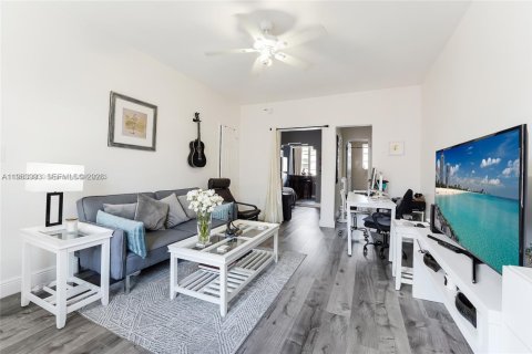 Studio in the Condo in Miami Beach, Florida  № 2025397