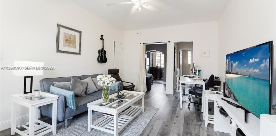 Studio in the Condo in Miami Beach, Florida  № 2025397