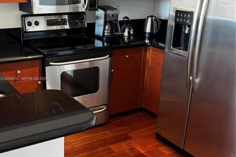 Condo in Miami Beach, Florida, 1 bedroom  № 2254745 - photo 17