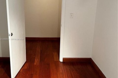 Condo in Miami Beach, Florida, 1 bedroom  № 2254745 - photo 15