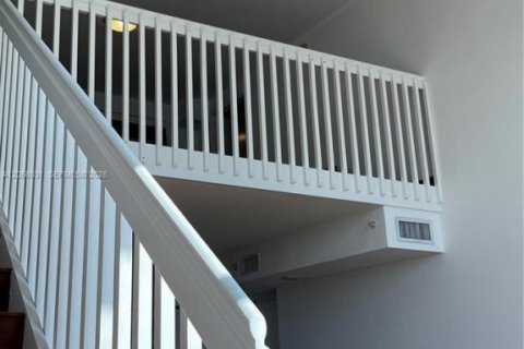 Condo in Miami Beach, Florida, 1 bedroom  № 2254745 - photo 9