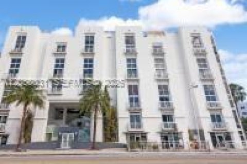 Condo in Miami Beach, Florida, 1 bedroom  № 2254745 - photo 5