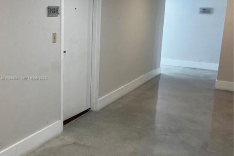 Condo in Miami Beach, Florida, 1 bedroom  № 2254745 - photo 24