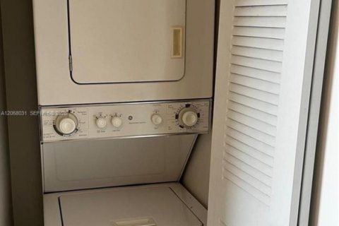 Condo in Miami Beach, Florida, 1 bedroom  № 2254745 - photo 25