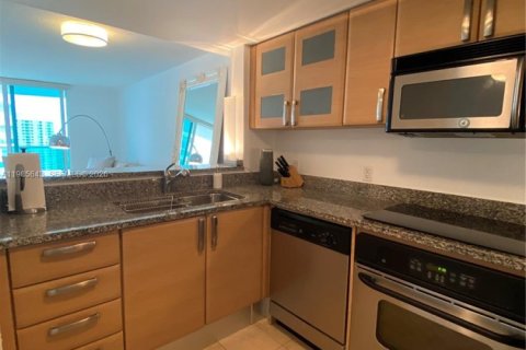 Copropriété à louer à Miami, Floride: 1 chambre, 73.49 m2 № 2047382 - photo 2