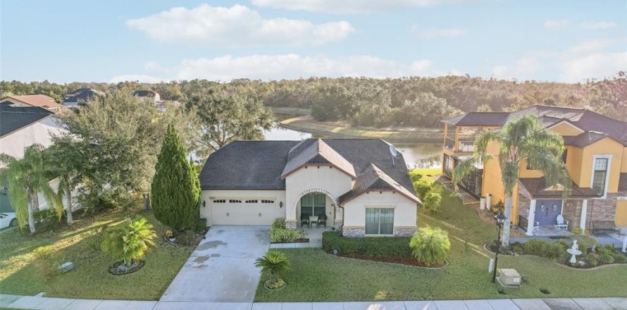 House in Kissimmee, Florida 4 bedrooms, 207.26 sq.m. № 1562067