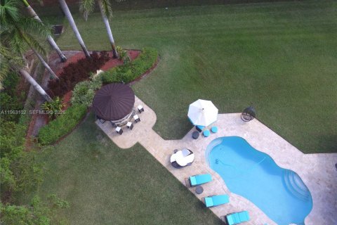 Villa ou maison à louer à Davie, Floride: 5 chambres, 403.1 m2 № 2023988 - photo 9