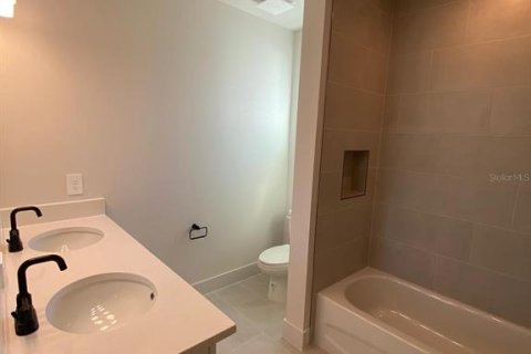 Casa en venta en Winter Garden, Florida, 4 dormitorios, 298.31 m2 № 1827044 - foto 15