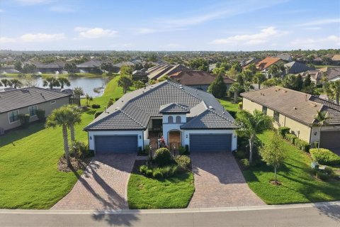 House in Bradenton, Florida 2 bedrooms, 146.23 sq.m. № 2150191 - photo 2
