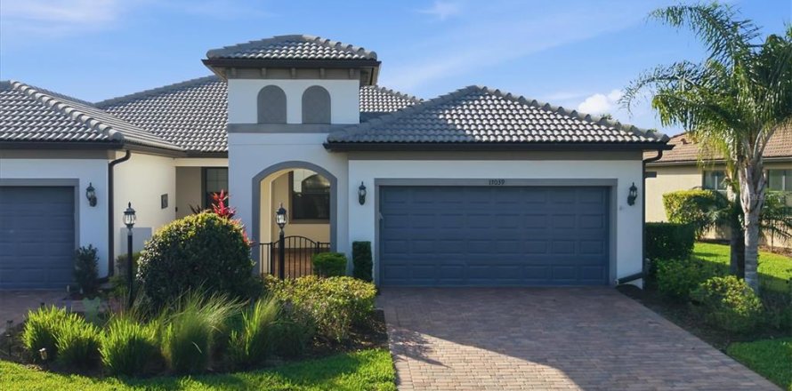 House in Bradenton, Florida 2 bedrooms, 146.23 sq.m. № 2150191