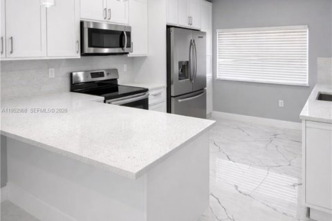 Condominio en Hialeah, Florida, 2 dormitorios  № 2010419