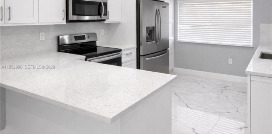 Condominio en Hialeah, Florida, 2 dormitorios  № 2010419