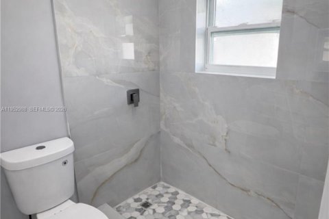 Condominio en alquiler en Hialeah, Florida, 2 dormitorios, 85.93 m2 № 2010419 - foto 10