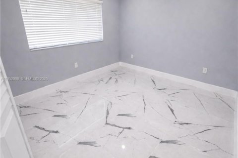 Condominio en alquiler en Hialeah, Florida, 2 dormitorios, 85.93 m2 № 2010419 - foto 7