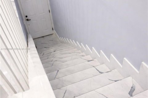 Condominio en alquiler en Hialeah, Florida, 2 dormitorios, 85.93 m2 № 2010419 - foto 5