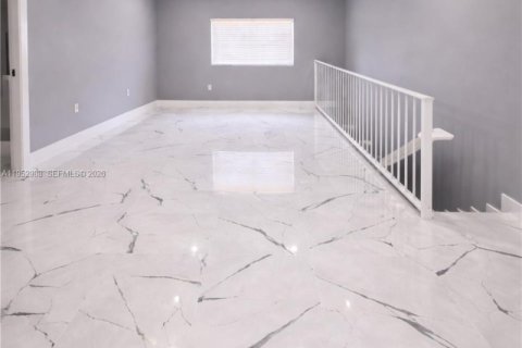 Condominio en alquiler en Hialeah, Florida, 2 dormitorios, 85.93 m2 № 2010419 - foto 4