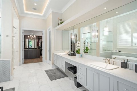House in Orlando, Florida 5 bedrooms, 622.82 sq.m. № 2202826 - photo 13