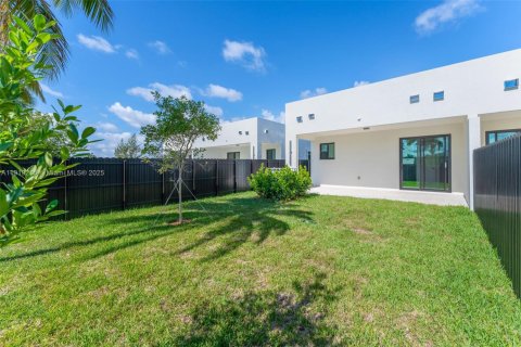 Adosado en venta en Miami, Florida, 3 dormitorios № 1974959 - foto 21