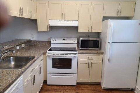 Condo in Sunrise, Florida, 1 bedroom  № 1944725 - photo 6